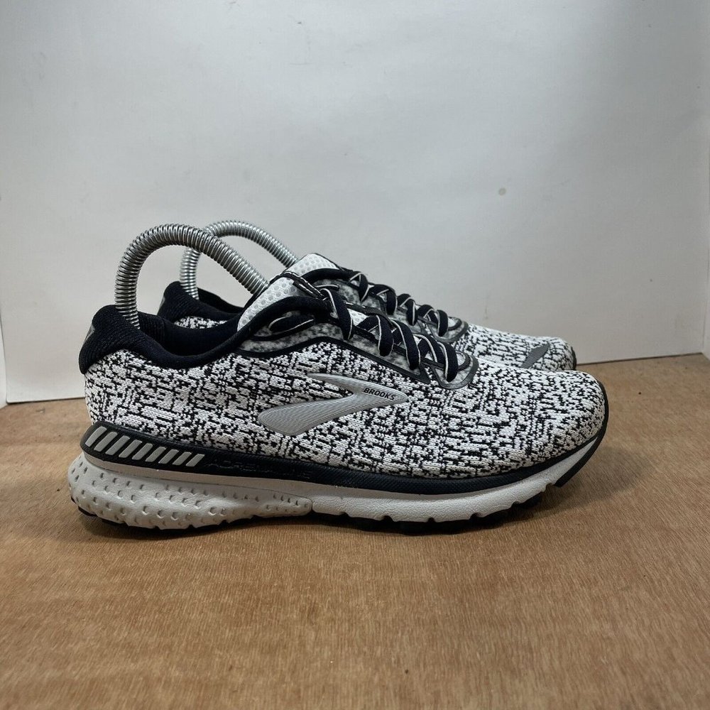 Brooks Adrenaline GTS 20 Women Size 6 1202961B167 White Running Shoes